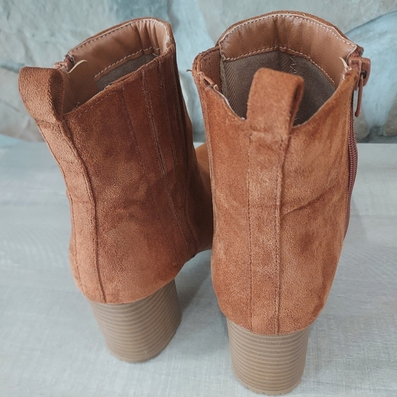 Womans boots 7.5M - Picture 9 of 12